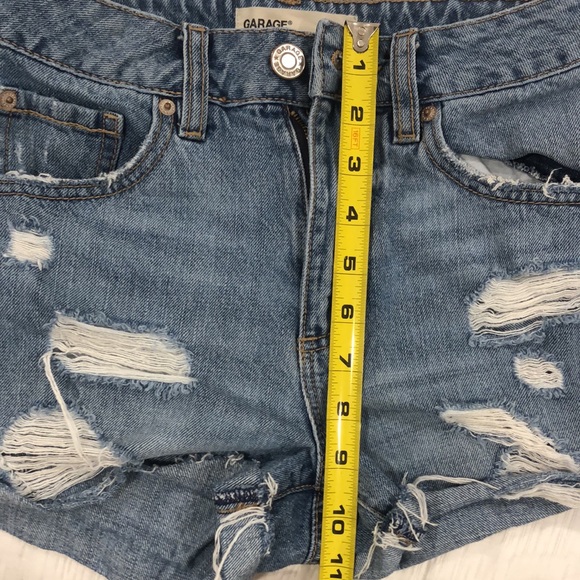 Size 0 Garage denim light wash shorts - Picture 4 of 5